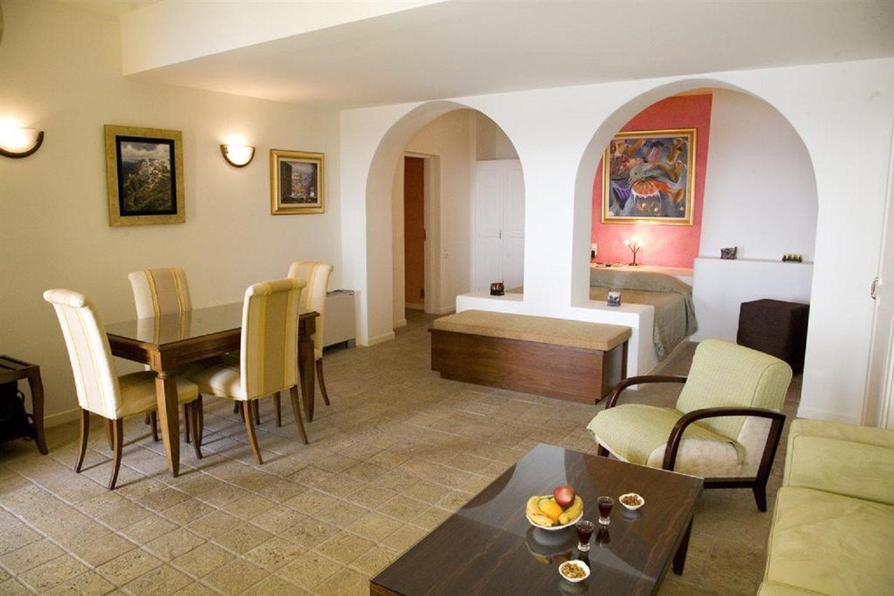 Hotel On The Cliff 4*