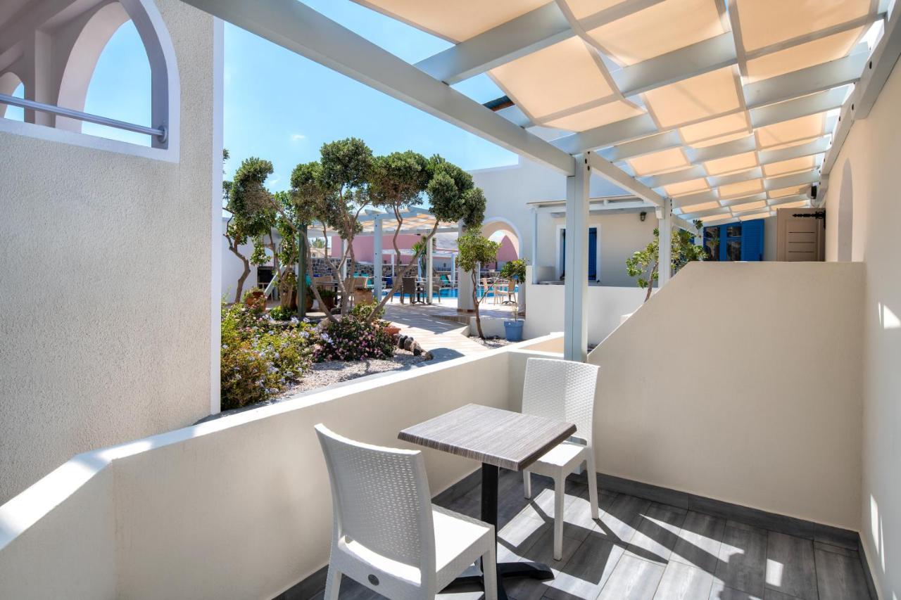 Eleftheria Aparthotel Perivolos (Santorini)