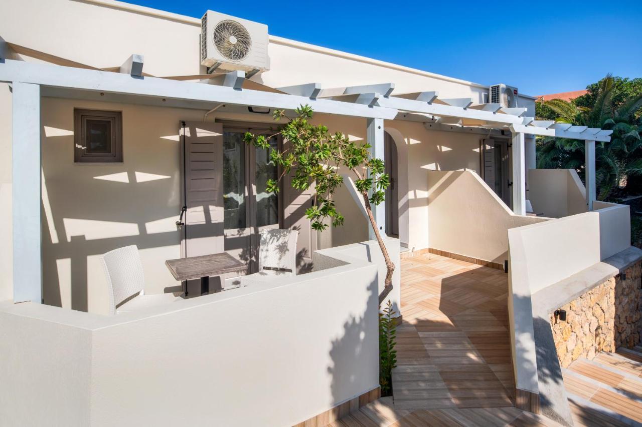 Eleftheria Aparthotel Perivolos (Santorini)