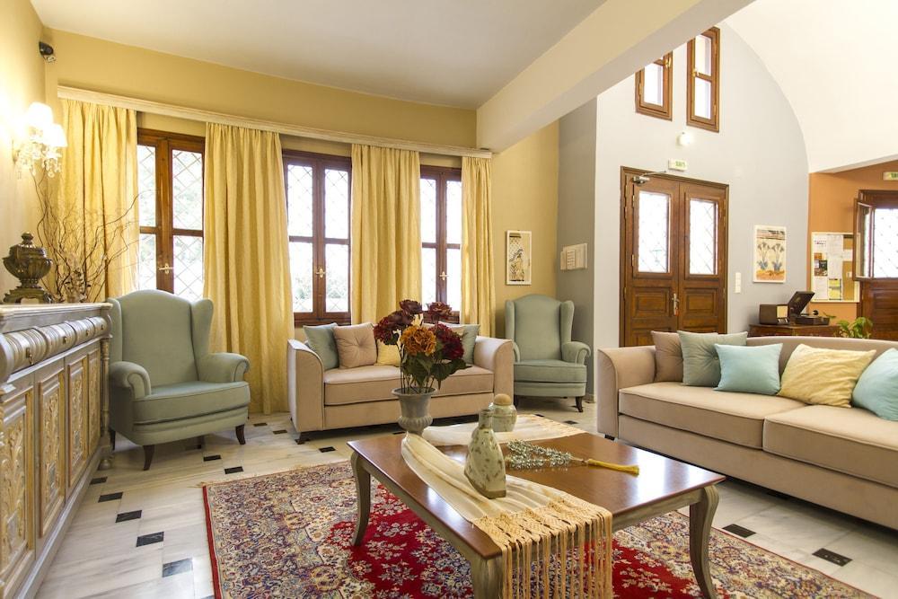 Mathios Village Hotel 3*