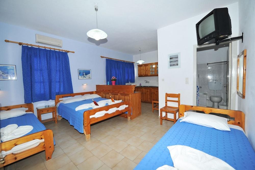 Santa Barbara Perissa (Santorini)