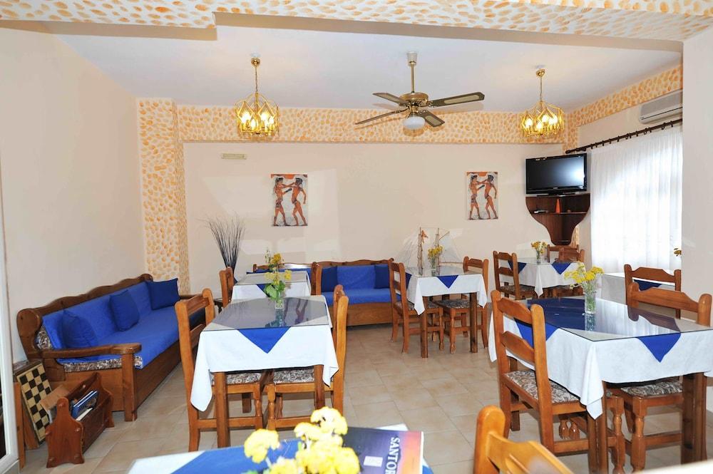 Santa Barbara Hotel Perissa (Santorini)