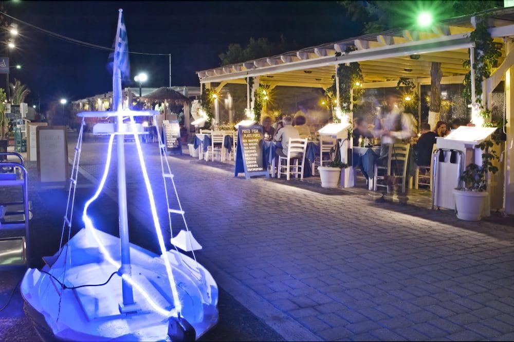 Poseidon Hotel Kamari (Santorini)