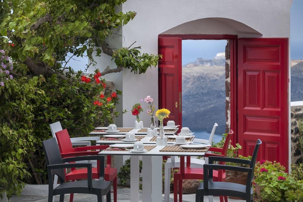 Aigialos Luxury Traditional Settlement Hotel Fira (Santorini)