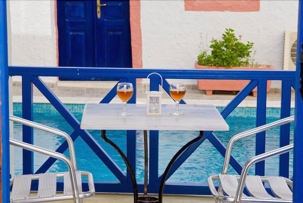 Santorini Hotel 3*