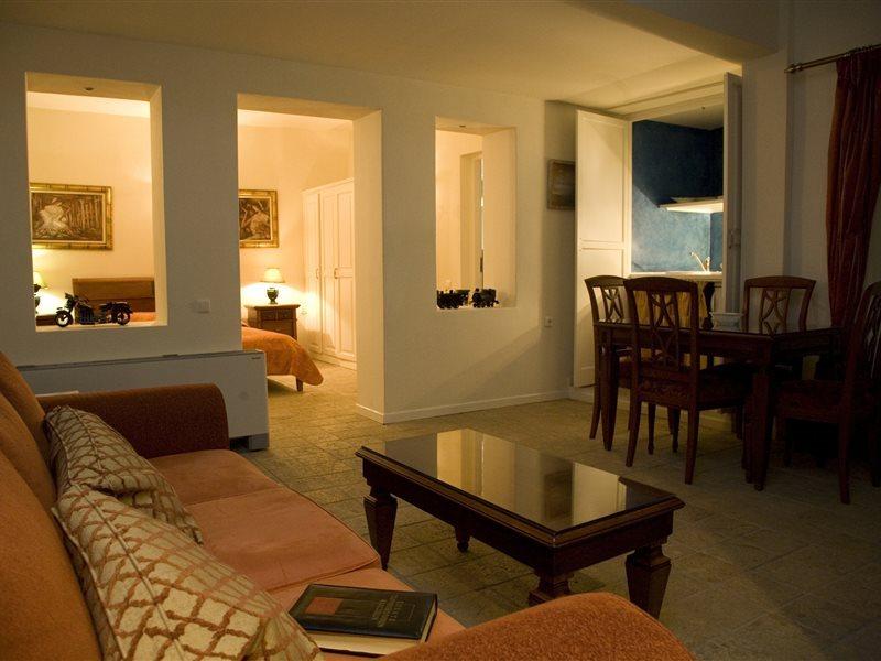 On The Cliff 4* Fira (Santorini)