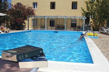 Zorbas Santorini 3*