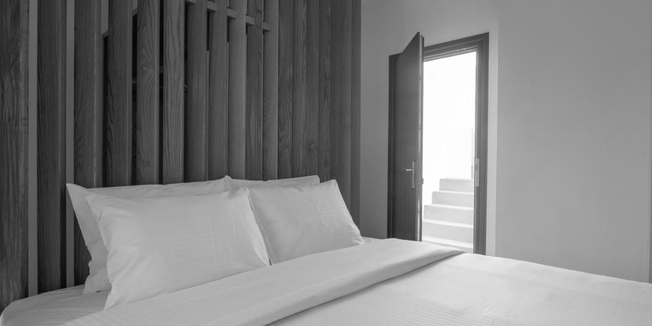 Di Capo - Santorini Old Winery Luxury Holiday home