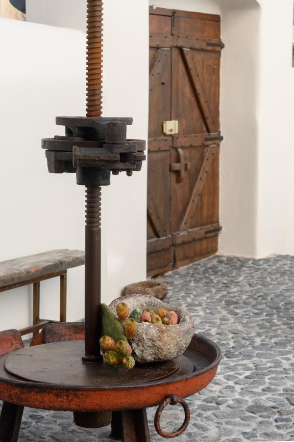 Di Capo - Santorini Old Winery Luxury Holiday home