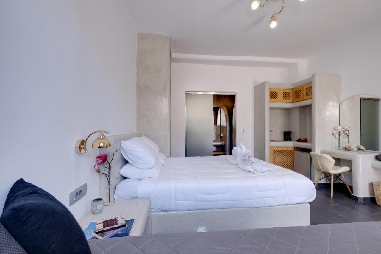 Santorini Aparthotel 3*