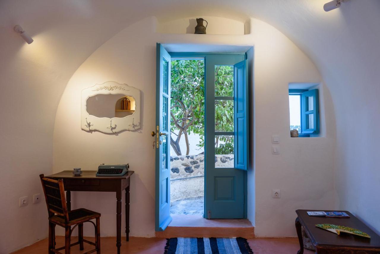 Holiday home Santorinio Yellow House *