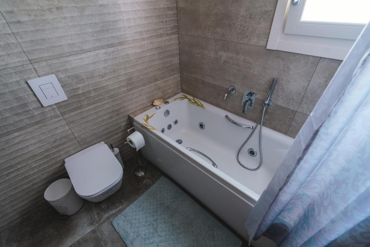 Lux House With Outdoor Jacuzzi And Sea View In Santorini * Emporio (Santorini)