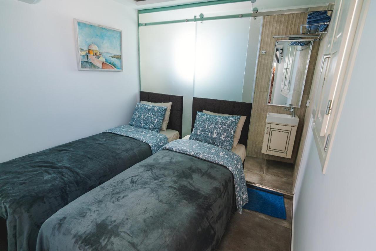 Apartment Lux House With Outdoor Jacuzzi And Sea View In Santorini *