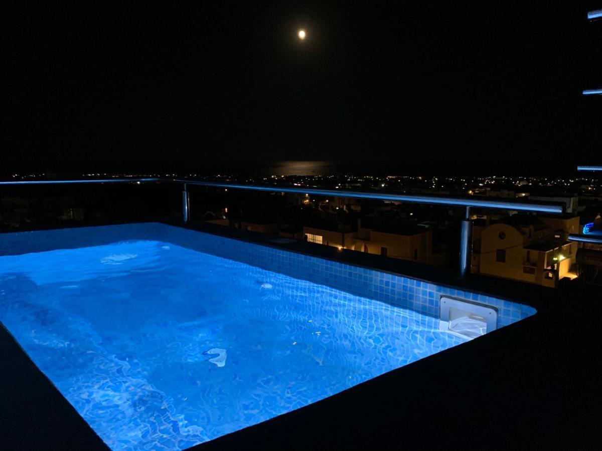 Lux House With Outdoor Jacuzzi And Sea View In Santorini Emporio (Santorini)