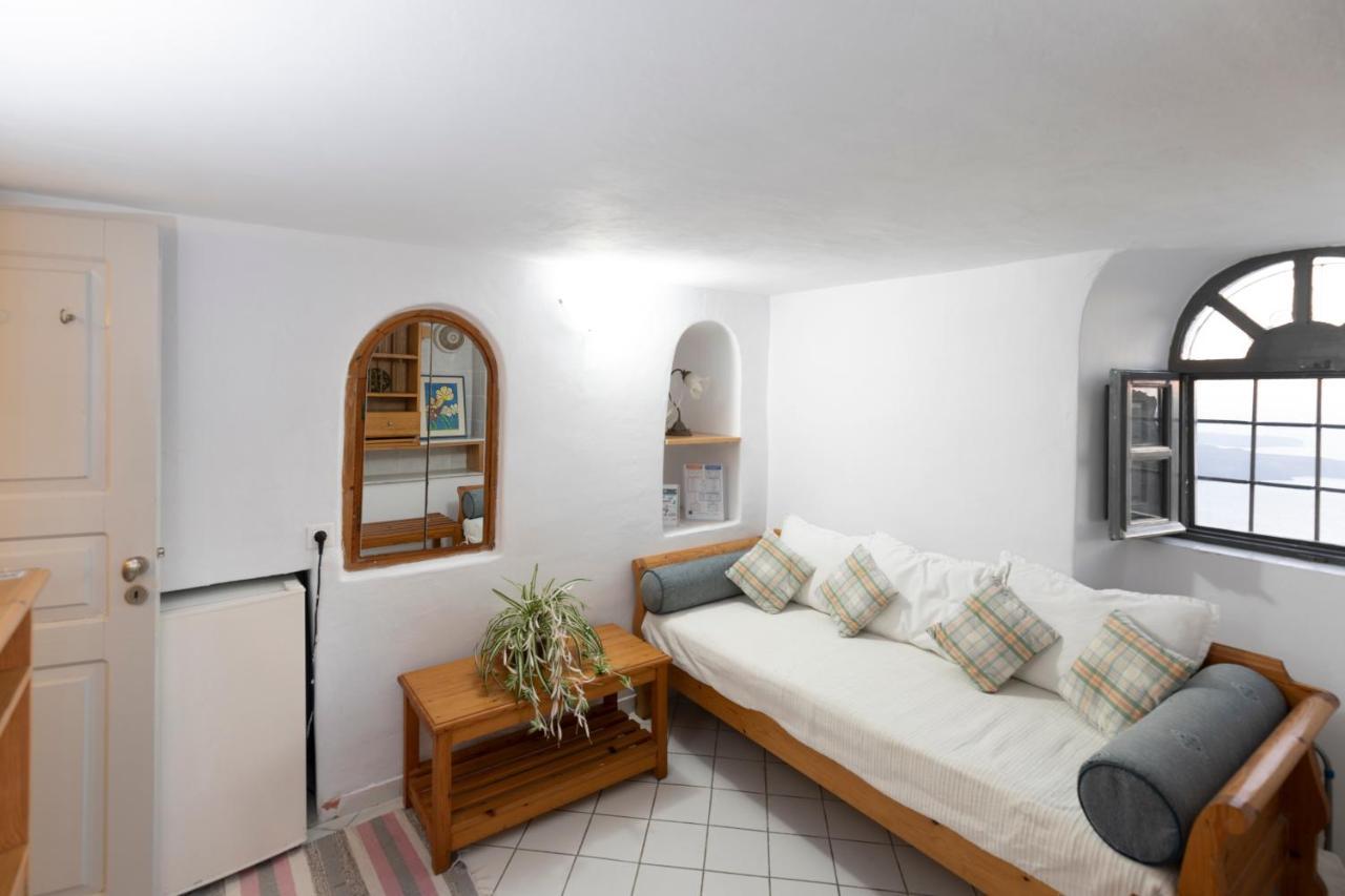 Folia Bianca Apartment Imerovigli (Santorini)