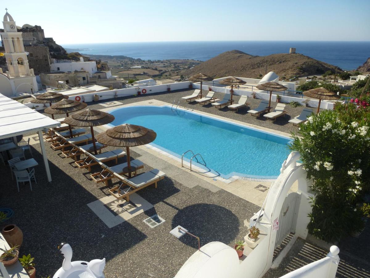 Thira's Dolphin Akrotírion