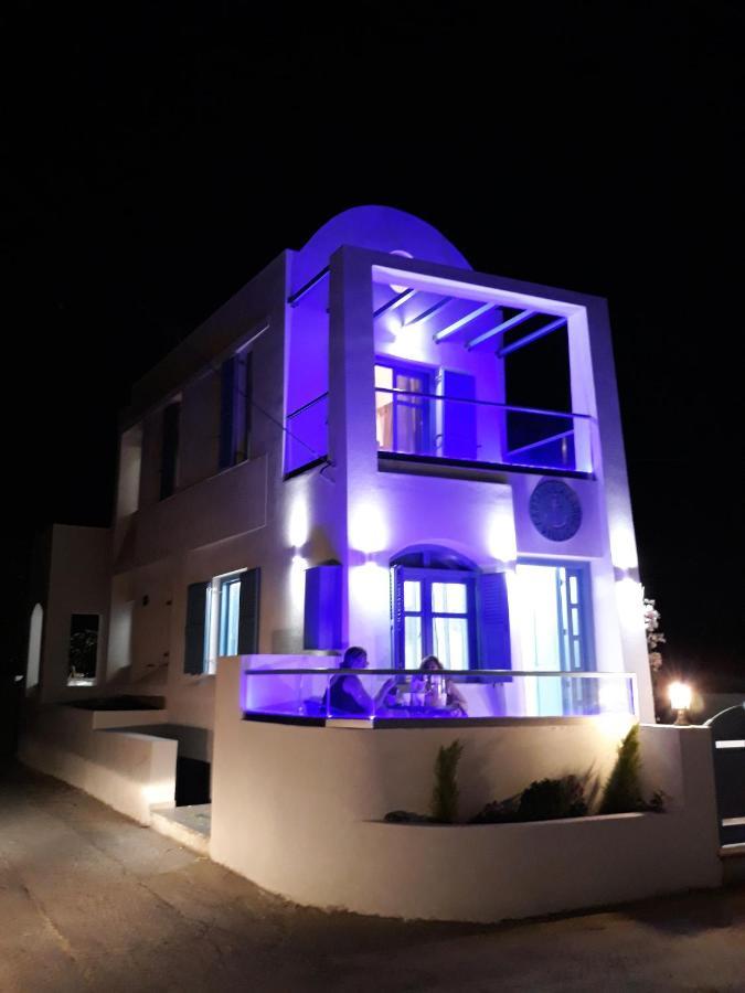 Captain Lazaros Villa: Black With Pool And Sea View * Perissa (Santorini)
