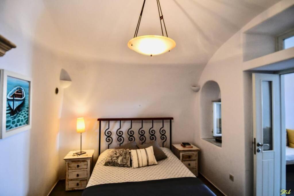 Stefani Cave House Santorini