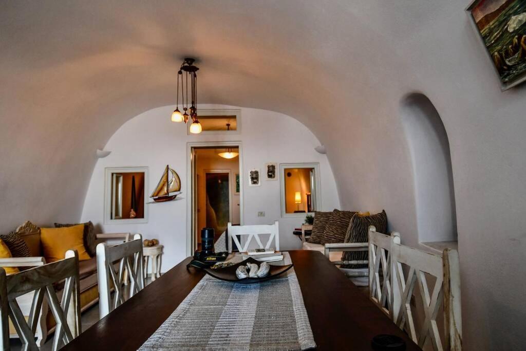 Apartment Stefani Cave House Santorini Firostefani