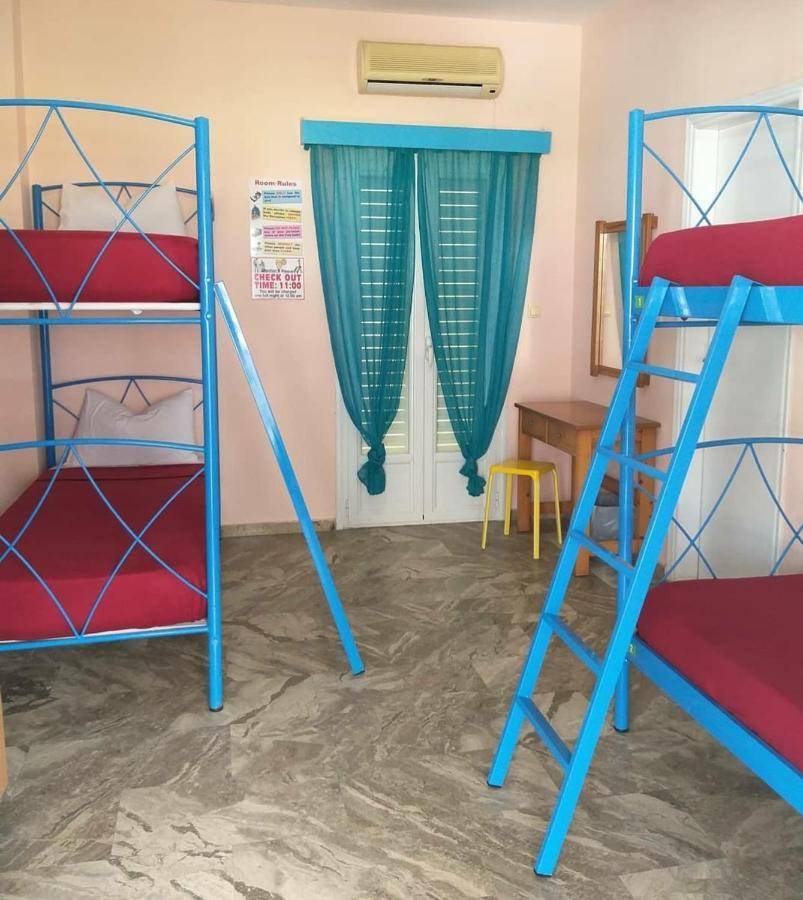 Youth Anna Hostel Perissa (Santorini)