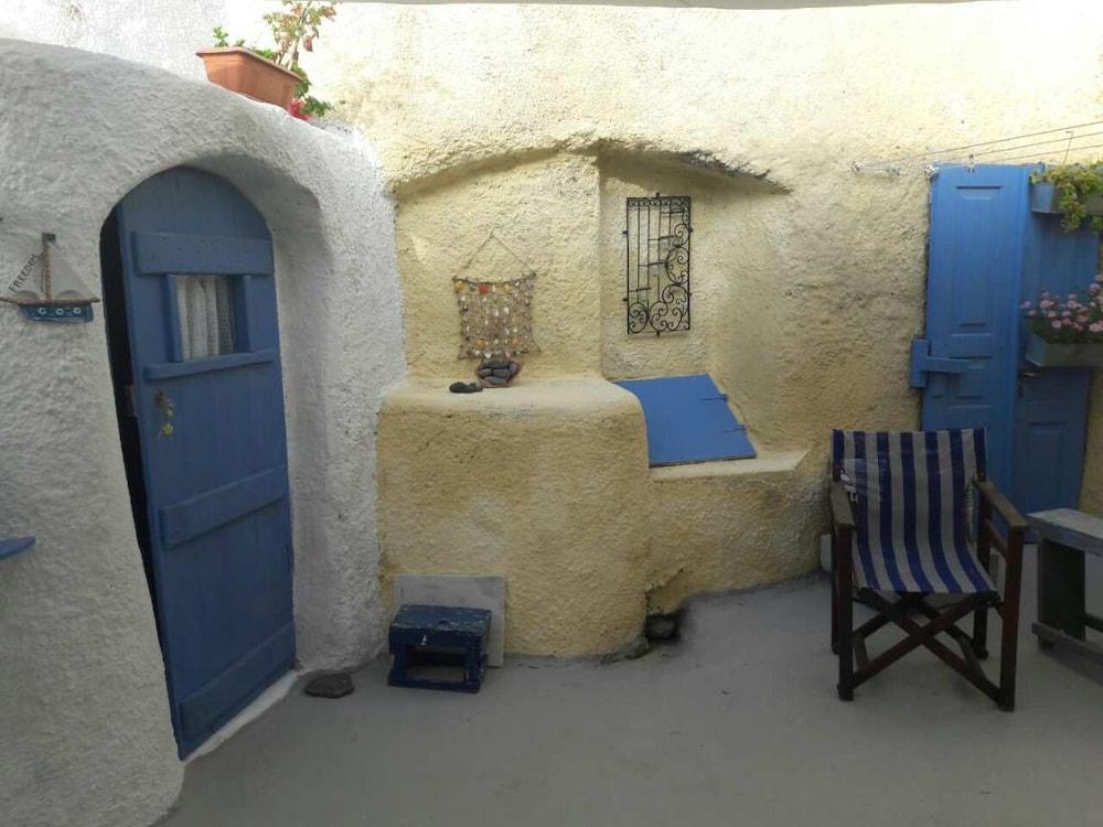 Emmantina Bed & Breakfast Messaria (Santorini)