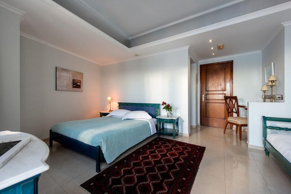 Renos 4* Fira (Santorini)