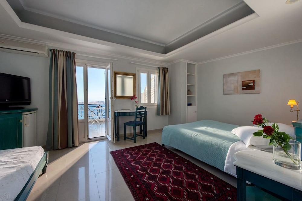Renos Hotel 4*