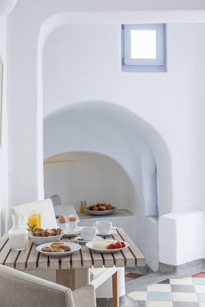 Ikastikies 4* Fira (Santorini)