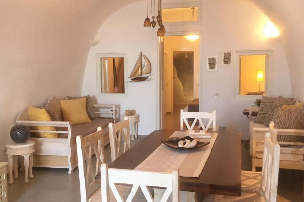 Stefani Cave House Santorini *