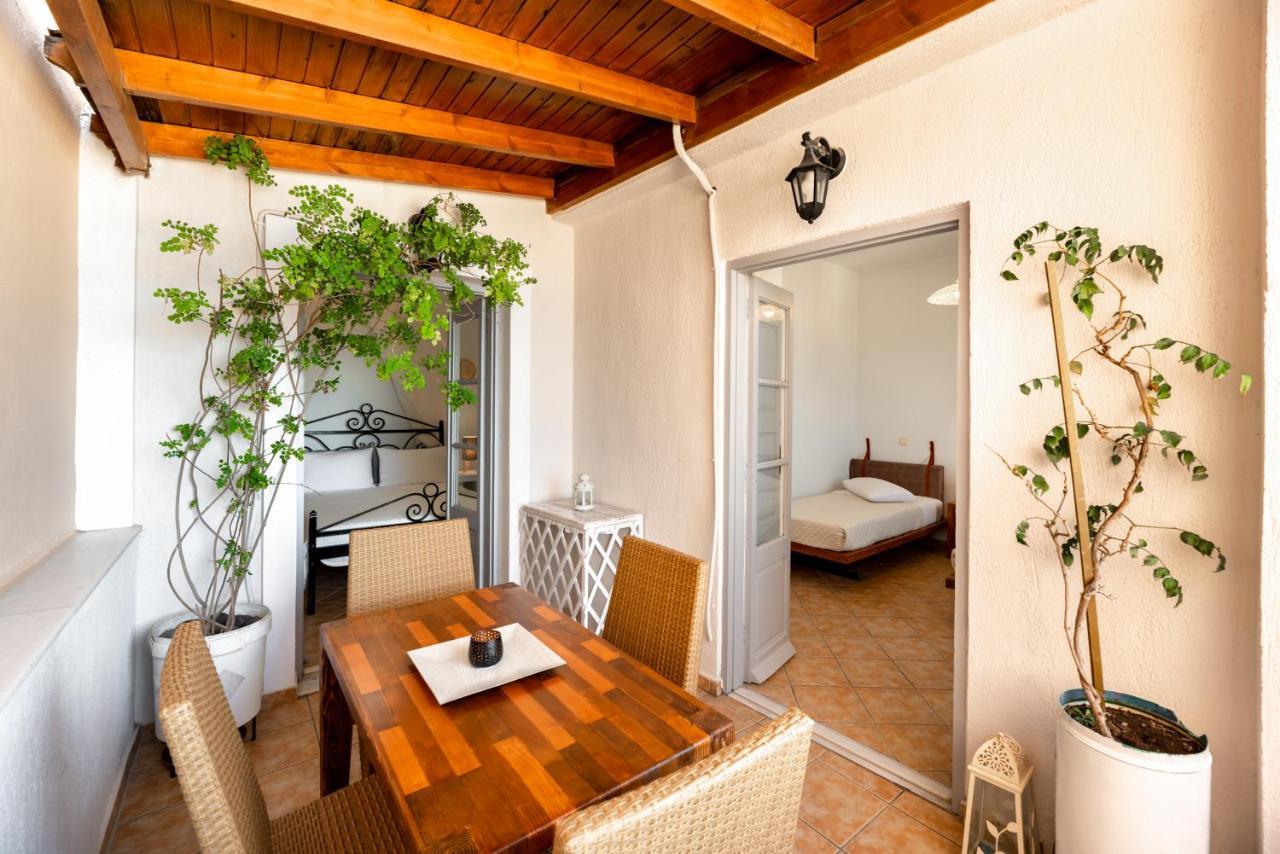 By Thira Villa Fira (Santorini)