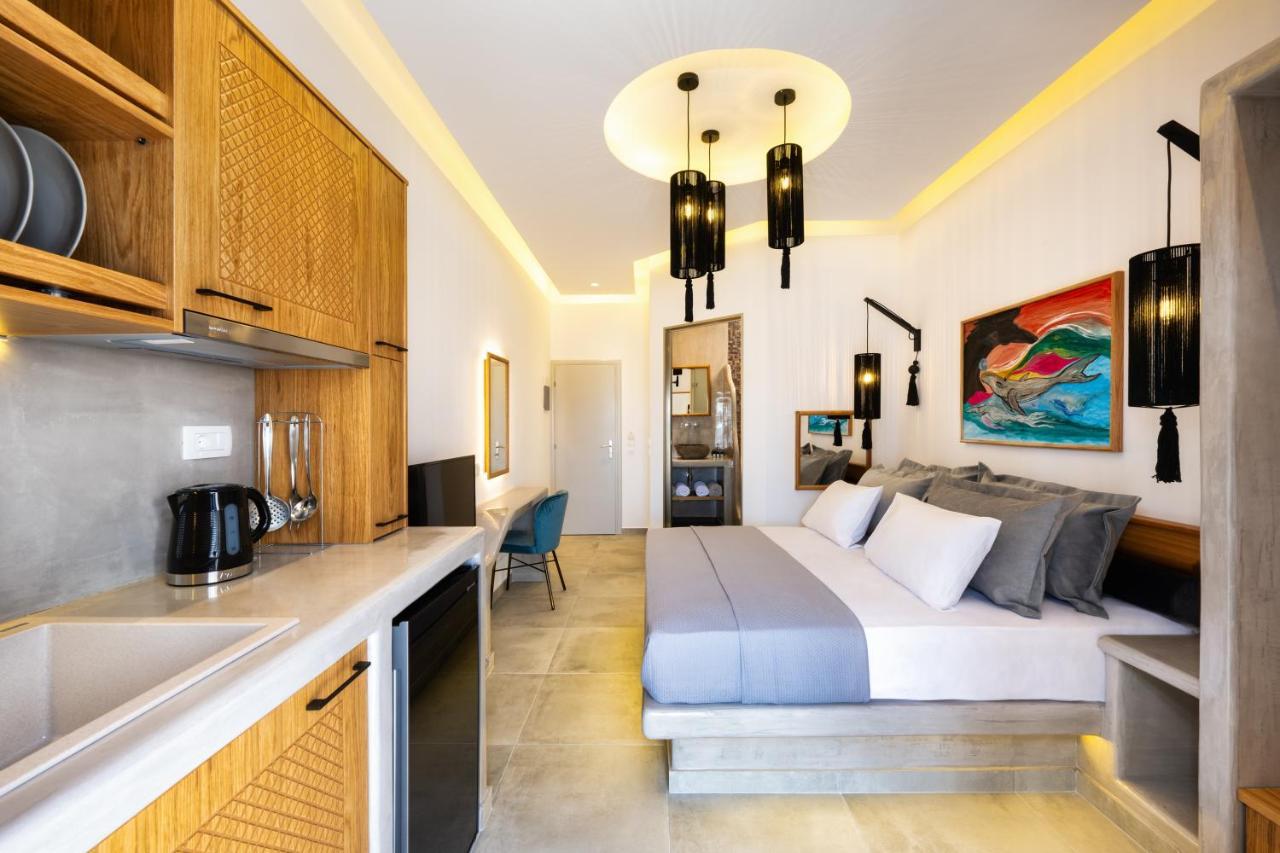 Eleftheria Aparthotel Perivolos (Santorini)