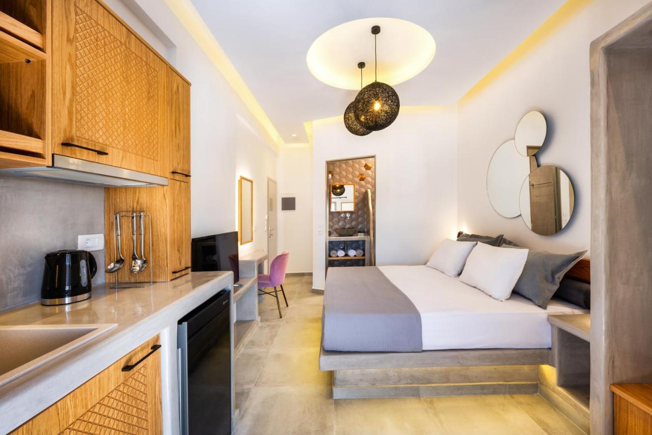 Eleftheria 3* Perivolos (Santorini)