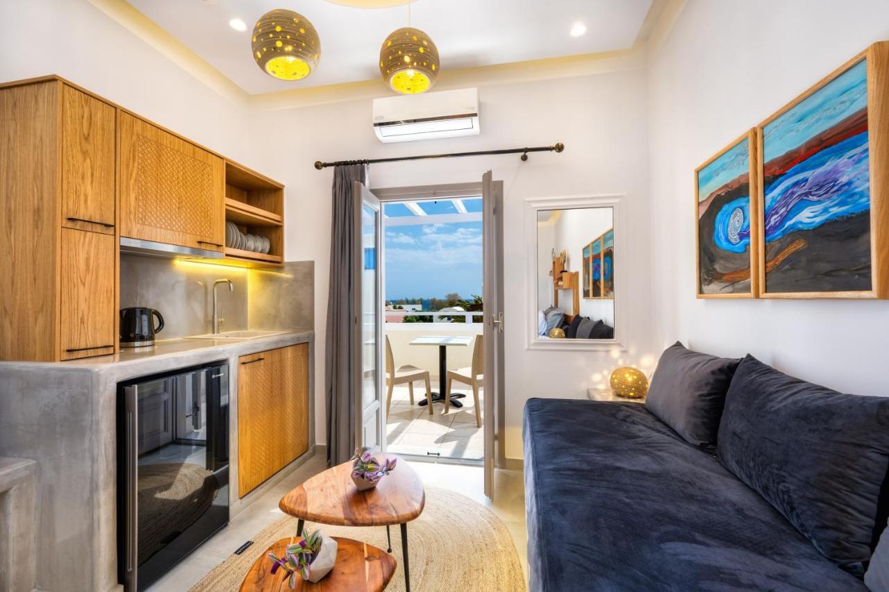 Eleftheria Aparthotel Perivolos (Santorini)