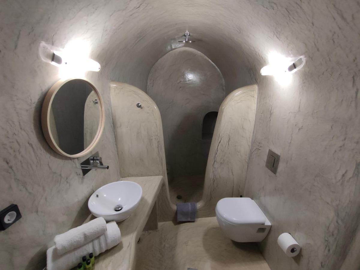 Dreamer's Secret * Emporio (Santorini)