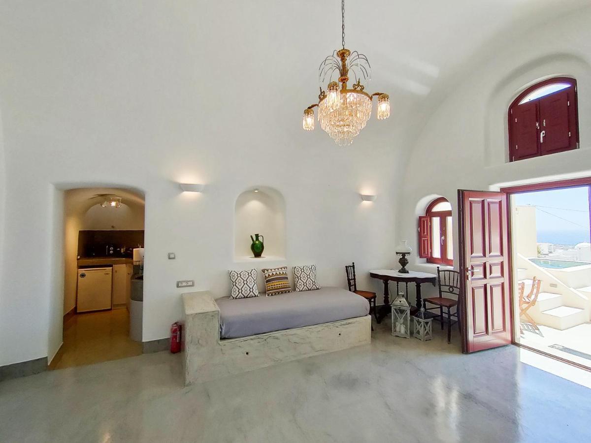 Dreamer's Secret * Emporio (Santorini)
