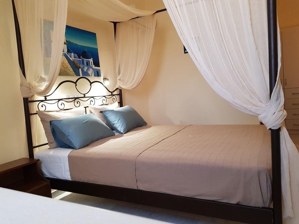 Villa Irini Studios Aparthotel 2*
