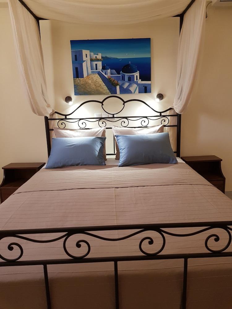 Villa Irini Studios Aparthotel 2*