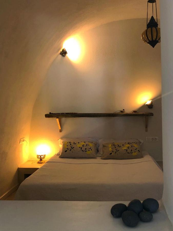 Mantilida Emporio (Santorini)