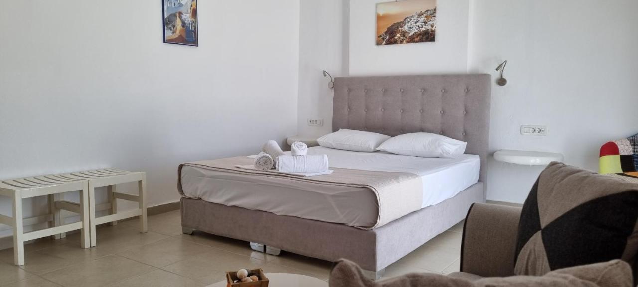 Thira's Dolphin 3*
