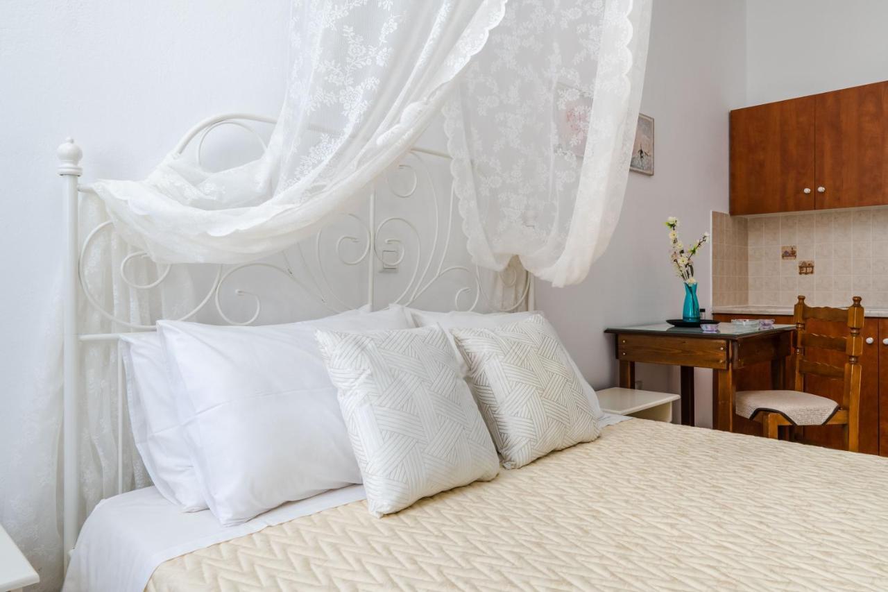 Ancient Thera Apartment