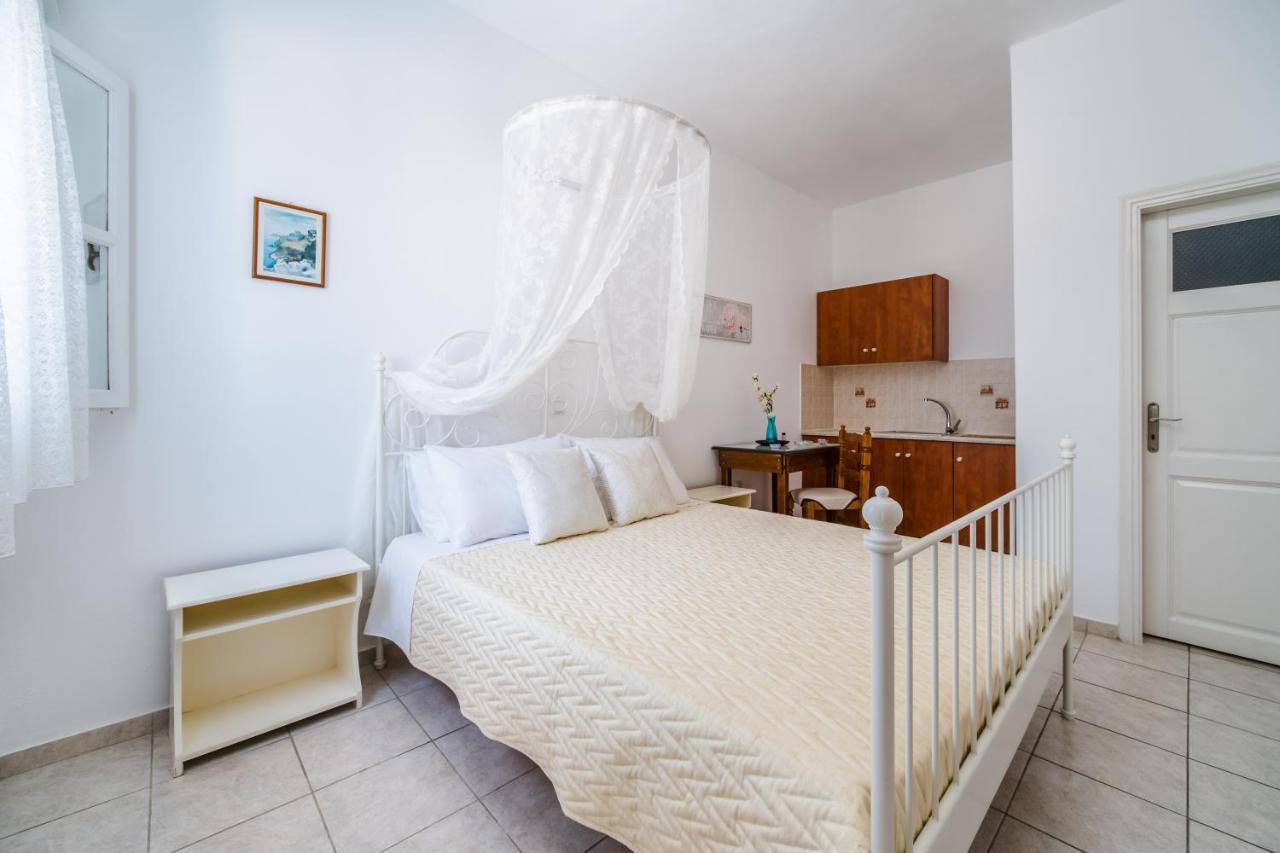 Ancient Thera Apartment *