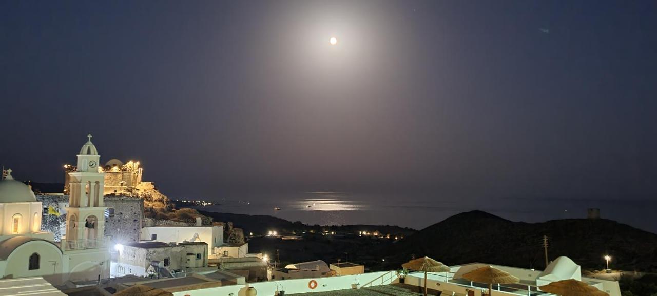 Thira's Dolphin Aparthotel 3*