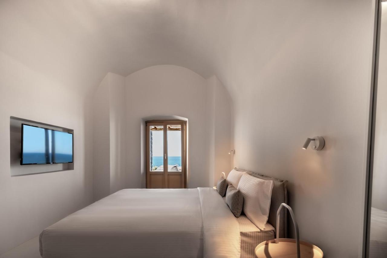 Colombos Beachfront Hotel Foinikia (Santorini)
