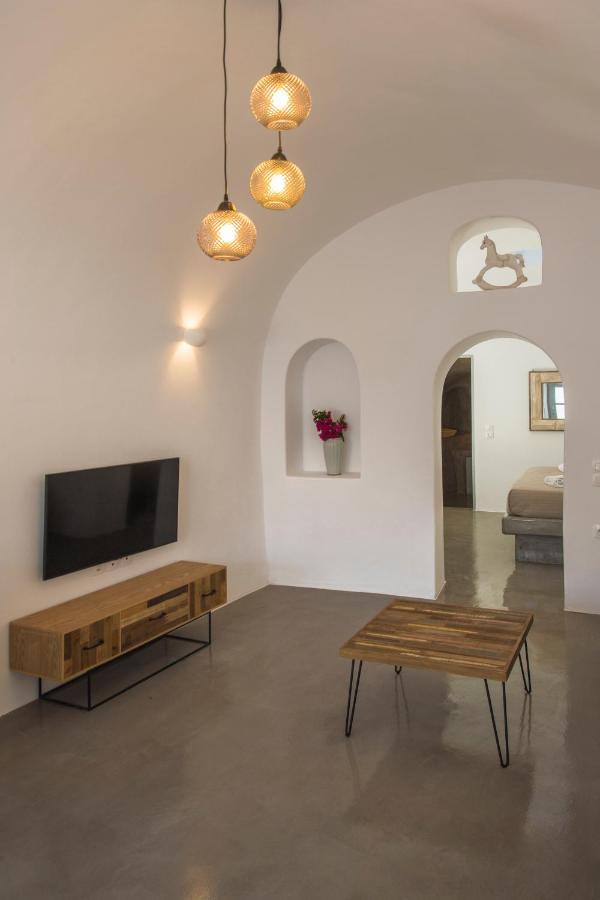 Aqua Serenity Luxury Santorini Aparthotel *