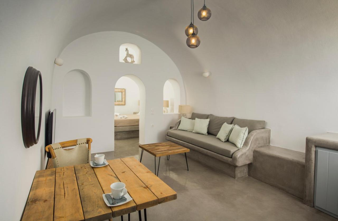Aqua Serenity Luxury Santorini Foinikia (Santorini)