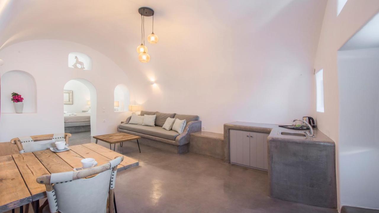 Aqua Serenity Luxury Santorini Aparthotel Foinikia (Santorini)