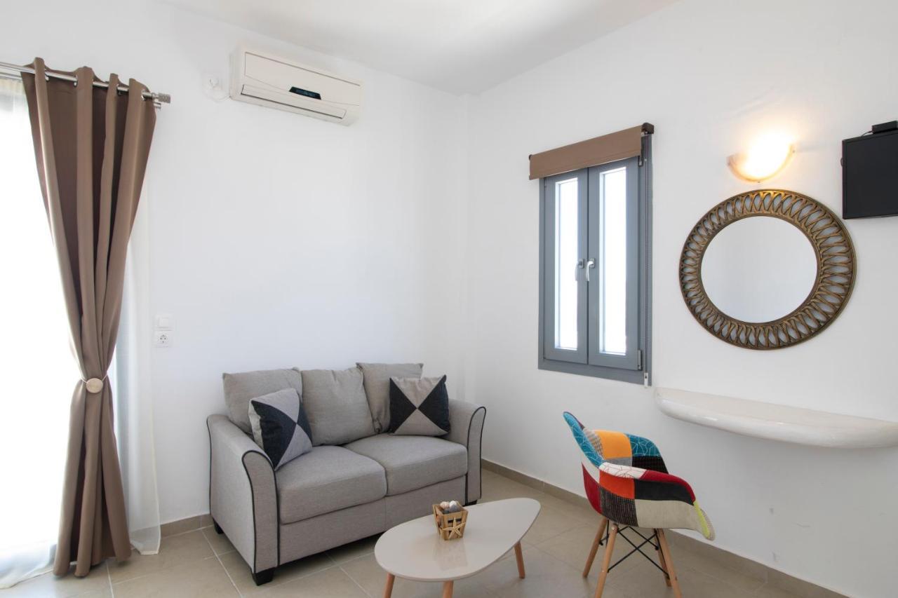 Thira's Dolphin Aparthotel