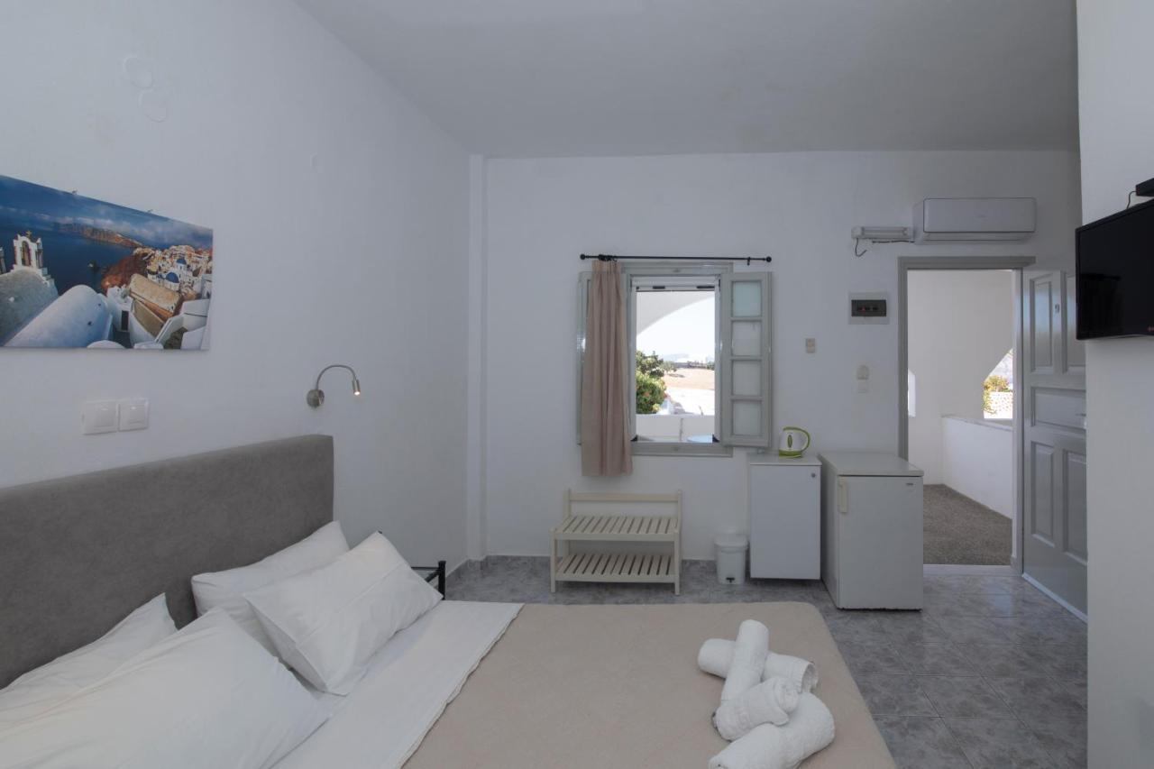 Thira's Dolphin Aparthotel