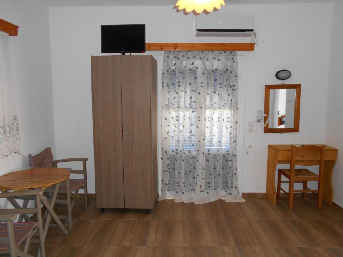 Kapetanios Apartment Perissa (Santorini)