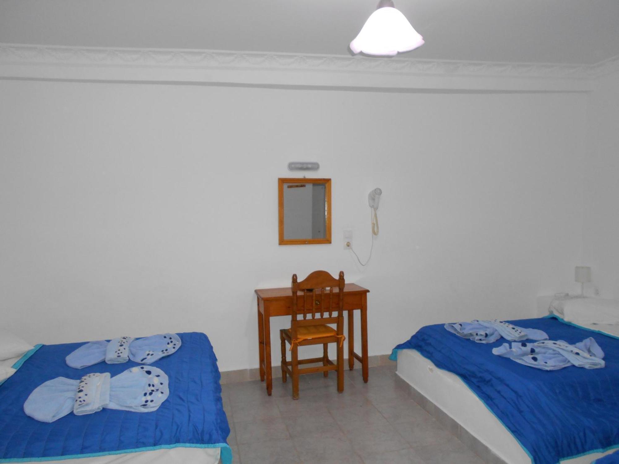 Kapetanios Perissa (Santorini)